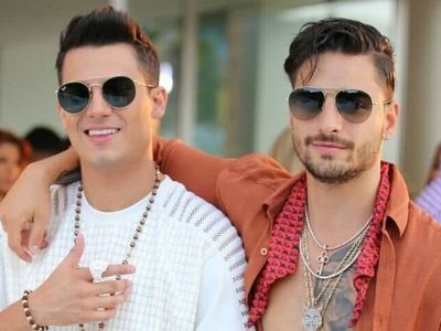 ¿Más que amigos? Maluma y Pipe Bueno muy amorosos en plena fiesta. ¡Opa!
