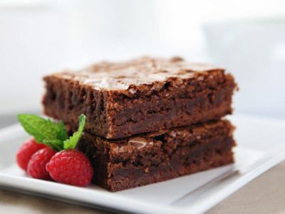 Brownie sin azúcar ni harina y con 3 ingredientes: la receta súper chocolatosa y fácil que es un 10
