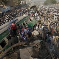 Choque de trenes en Paquistán deja al menos 21 muertos