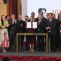 Sheinbaum firma acuerdo para fomentar la industria siderúrgica mexicana
