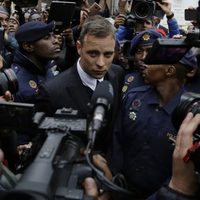 Abogados de Pistorius pedirán nueva audiencia de libertad tras el asesinato de su novia