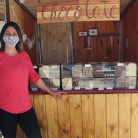 Cintia Caro: helados y chocolates en un lugar emblemático de Zapala