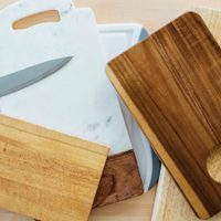 Con una tabla de cocina vieja y sin gastar un peso: armá este fabuloso y práctico proyecto para tu cocina