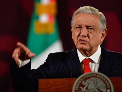 AMLO llama a normalistas de Ayotzinapa “a que no abusen” en sus protestas