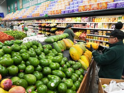 Sube 0.9% la inflación en EU como primer efecto de la guerra con Irán y alcanza cifra de 3.3% anual