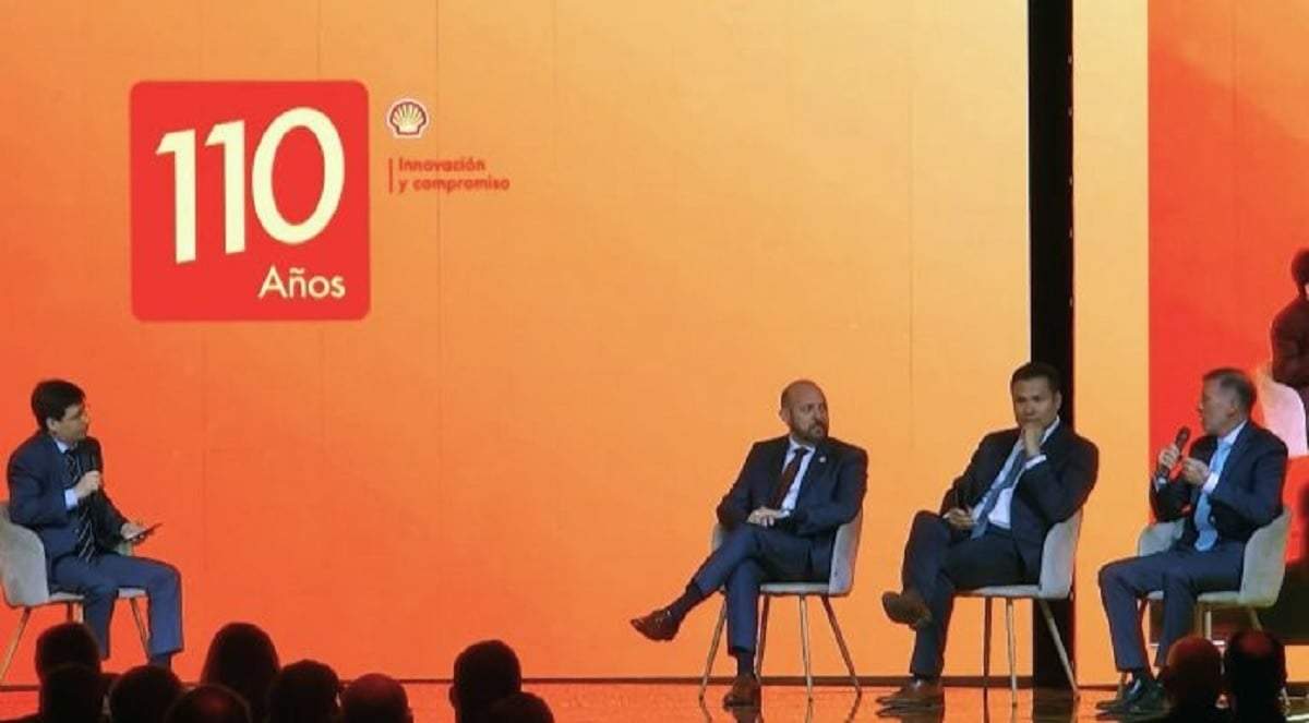 El ministro de Infraestructura de Neuquén, Rubén Etcheverry, durante su exposición. Fuente: (Gobierno de Neuquén)