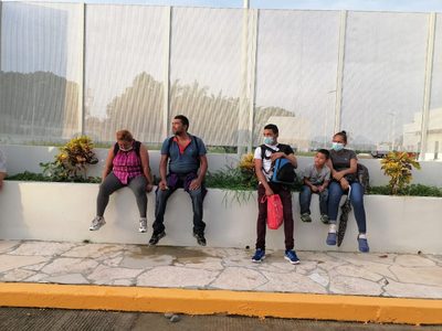 Organismos presentan queja ante CNDH y amparo por expulsiones aéreas de migrantes