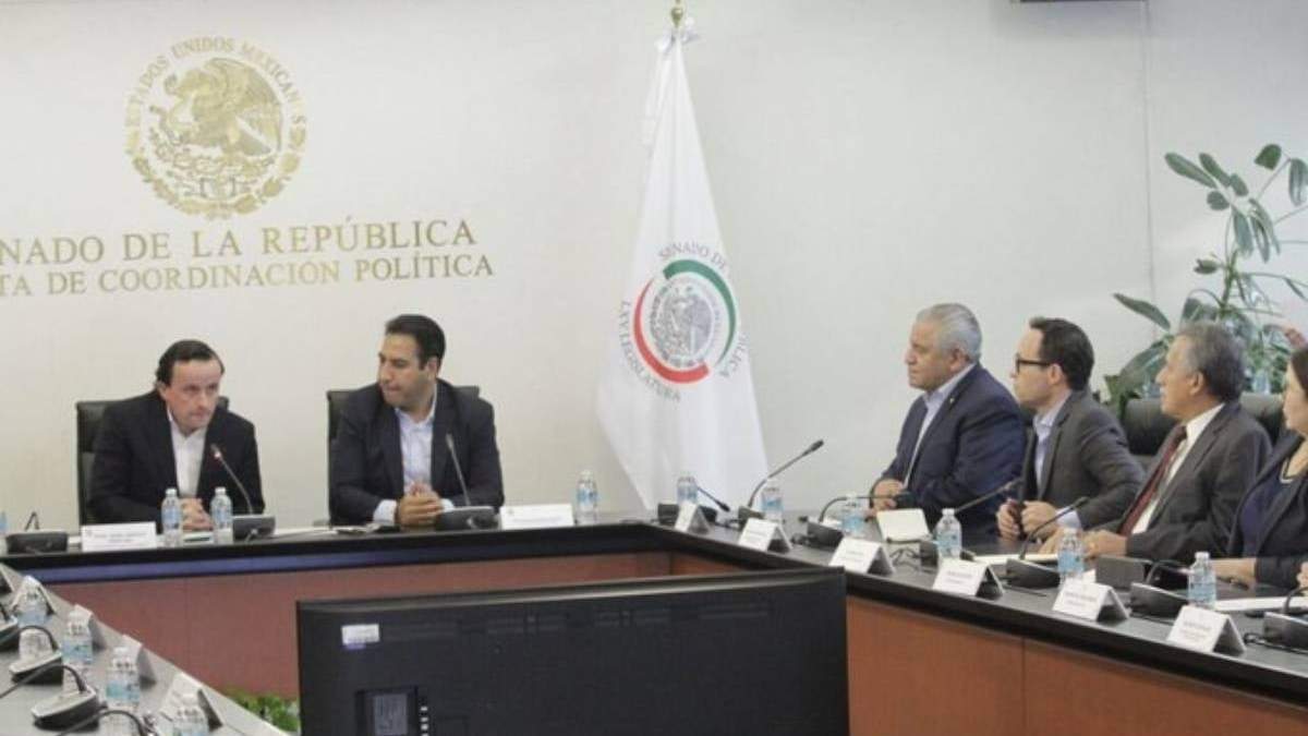 Mikel Arreola en reunión privada con senadores