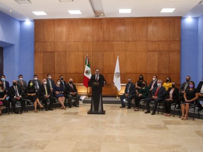 Vapulean a Peralta Sánchez en su último informe de gobierno; él presume "logros"