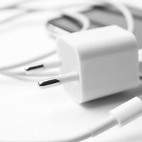 El truco para que el cargador de tu celular no se corte y se vuelva eterno