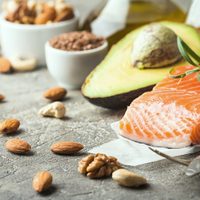 La razón por la que no deberías dejar de consumir grasas en tu dieta