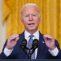 Biden anuncia acuerdo con los talibán para evacuación segura de estadunidenses de Afganistán