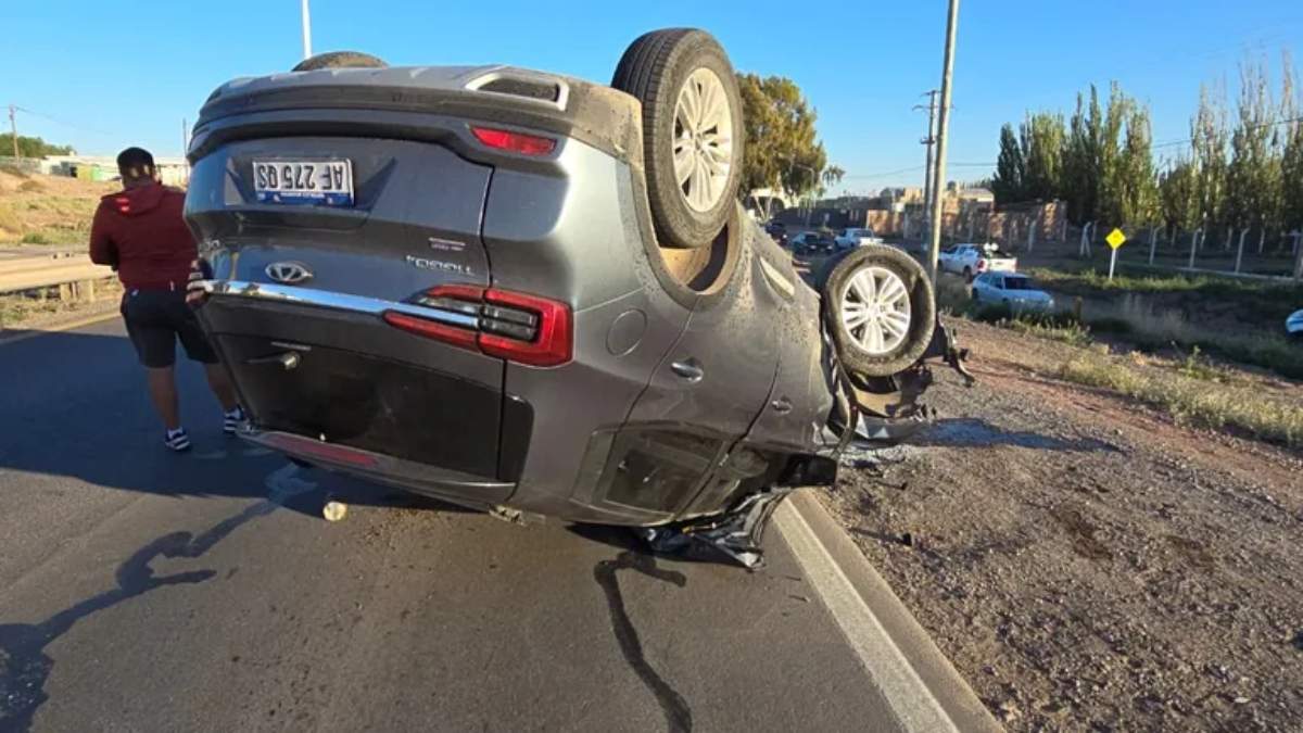 El auto volcado sobre ruta 7. Fuente: (X)