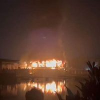 Murieron al menos 25 personas en incendio de club nocturno en India