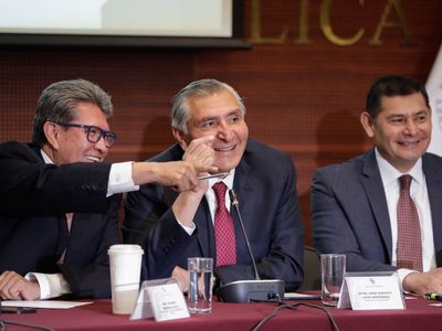 Adán Augusto pide aprobar reformas sobre la Guardia Nacional; llama "rebelde" a Monreal
