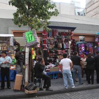 CDMX: piden suspender a funcionarios de Coyoacán por permitir comercio informal