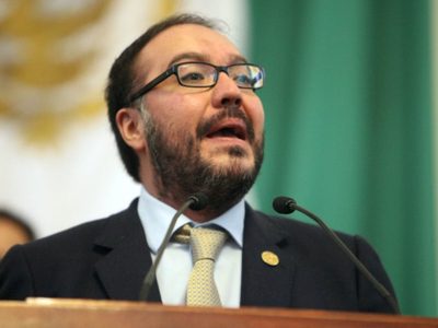 Toledo asegura que solo con amparo volverá a México; "no me voy a poner de pechito"