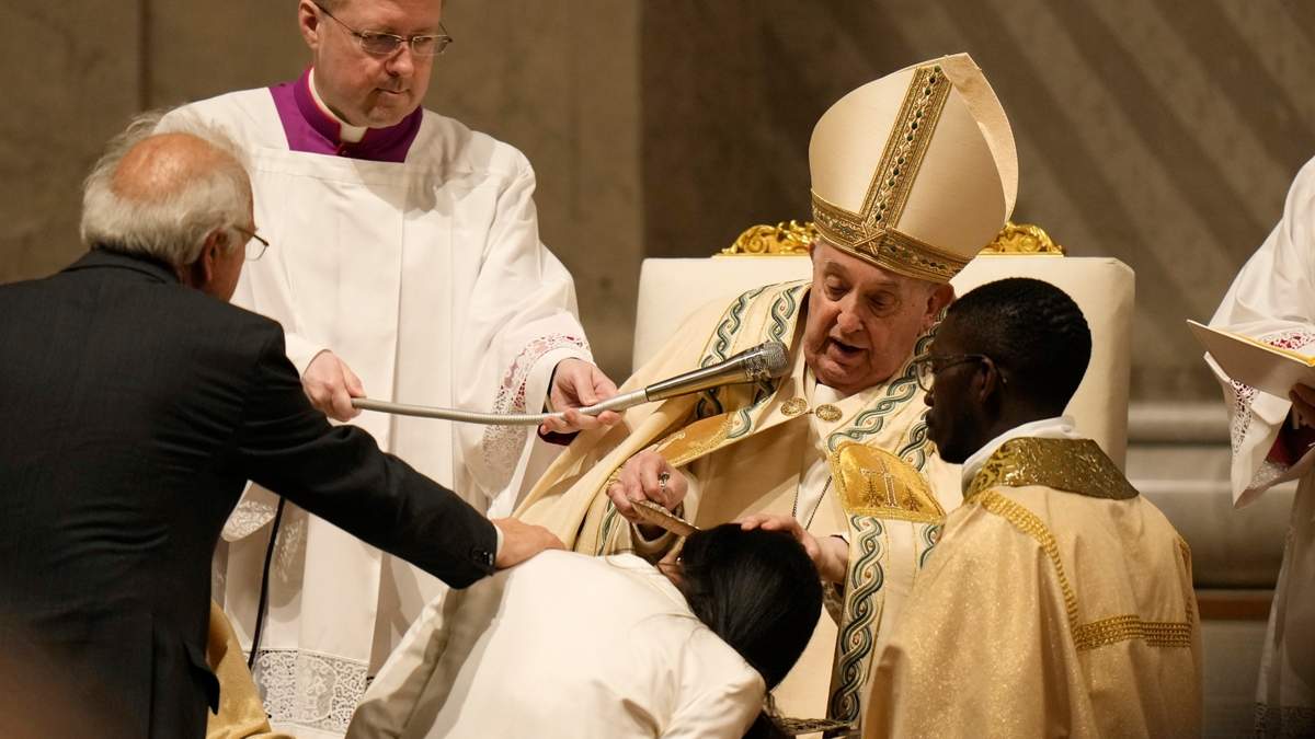 El papa Francisco presidió la Vigilia de Pascua