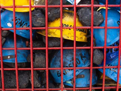 Deudos de mineros de Pasta de Conchos denuncian atención "selectiva" del gobierno
