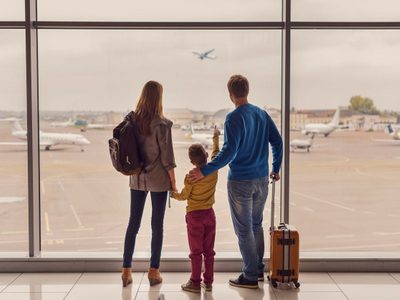De los cargadores al cepillo de dientes: los objetos personales que los argentinos más olvidan al viajar