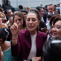 "Marcharon los mapaches defendiendo al INE": Sheinbaum; corrige cifra de Batres