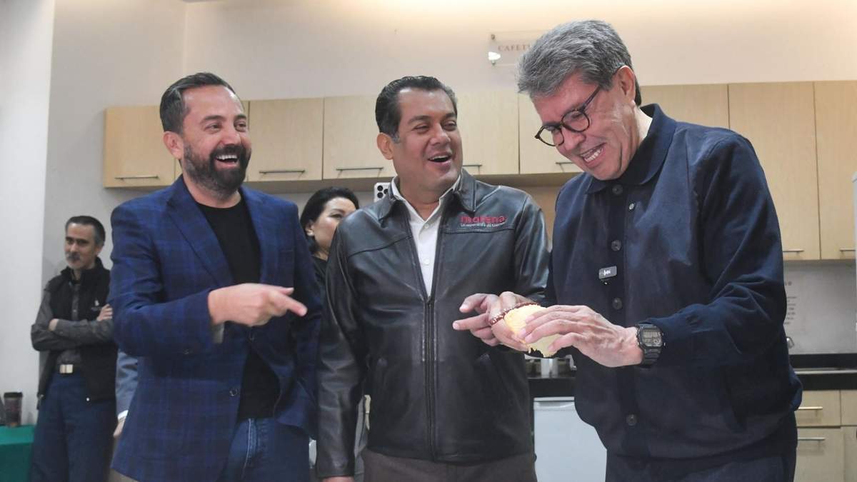 Arturo Ávila, Sergio Gutiérrez y Ricardo Monreal partieron la Rosca de Reyes este miércoles
