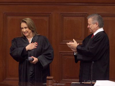 La ministra Yasmín Esquivel debe renunciar a su cargo en la SCJN: Consejo de abogados