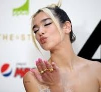 ¡Te vas a quemar! Dua Lipa y un animal print que no olvidarás