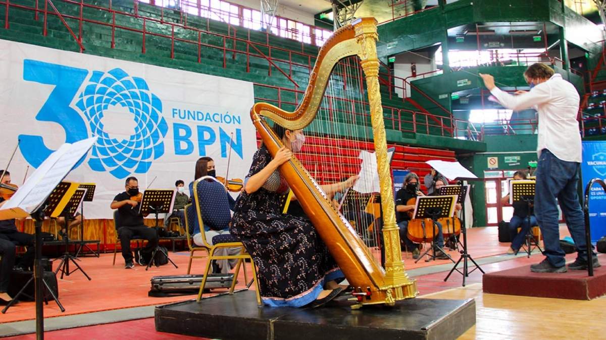 La Orquesta Sinfónica del Neuquén se presentó en el Ruca Che. Fuente: (Twitter)