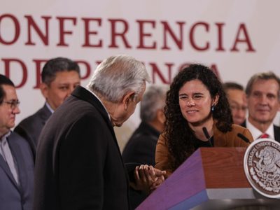 AMLO presume aumento del 20% al salario mínimo: "un día histórico"