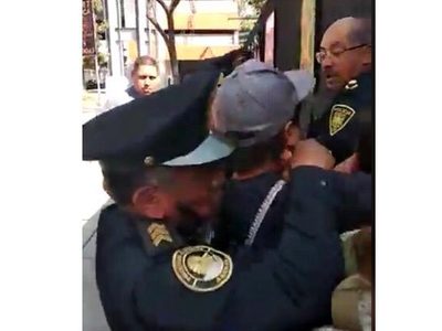 Policías de la CDMX agreden y detienen a migrantes centroamericanos (Videos)