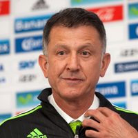 Juan Carlos Osorio usa tanque de oxígeno por covid-19; su esposa está hospitalizada