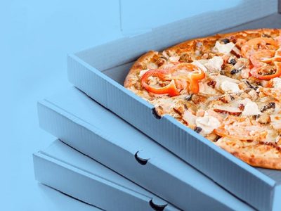 Con una caja de pizza vacía y un tacho viejo de pintura, armá este fabuloso organizador para poner en tu habitación