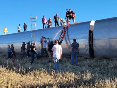 Mueren tres pasajeros de un tren que descarriló en Estados Unidos