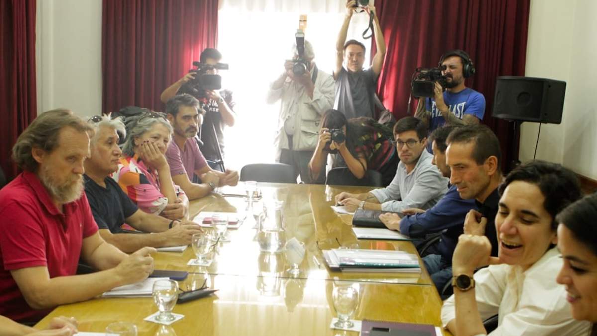 Representantes de ATEN y funcionarios del Ejecutivo provincial se reunieron por tercera vez en el salón  Laffitte de Casa de Gobierno. Fuente: (Emiliano Ortiz)