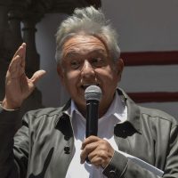 López Obrador alista consulta ciudadana por NAIM; José María Riobóo participará como asesor
