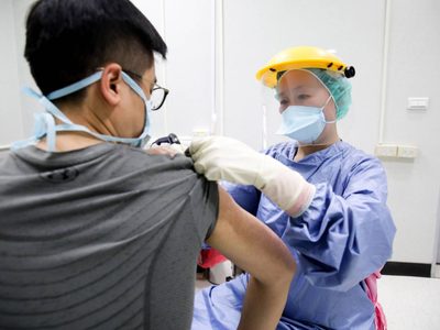 Japón intenta desesperadamente acelerar su campaña de vacunación en el país