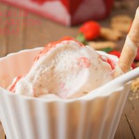 Helado de cheesecake de frutilla: con 3 ingredientes, en batidora y listo al instante