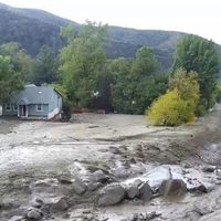 Deslizamientos de tierra causan evacuaciones en California