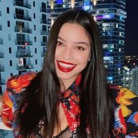 Es para vos, Ney: Emilia Mernes derritió la pantalla con un álbum a puro glamour