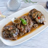 Exquisito y se deshace con cuchara: prepará osobuco al vino tinto y no gastes de más en cortes caros