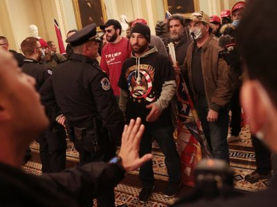 Delatados por las fotos: activistas que asaltaron el Capitolio pierden sus trabajos