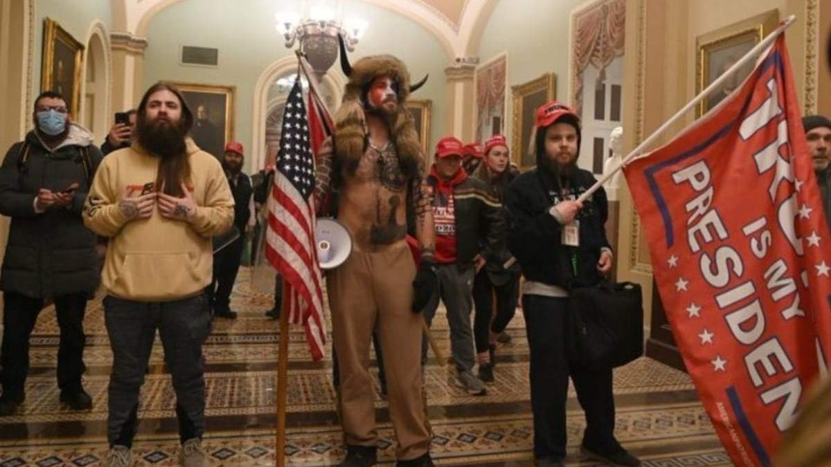 Los simpatizantes del presidente Trump entraron por la fuerza al Capitolio de los Estados Unidos