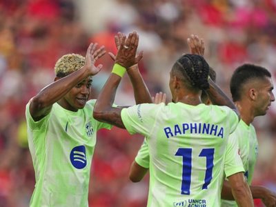 Raphinha y Yamal marcan y el Barcelona inicia la defensa del título de La Liga venciendo al Mallorca