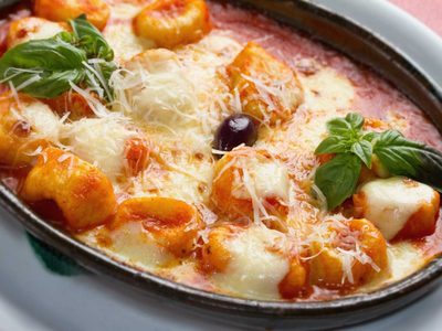 Gnocchis de ricotta y albahaca: rápido y con 4 ingredientes, una pasta casera para comer en familia