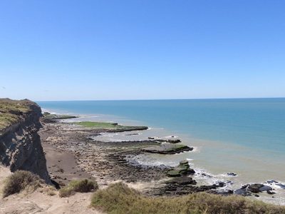Escapada low cost: la playa de la Patagonia perfecta para descansar lejos del ruido