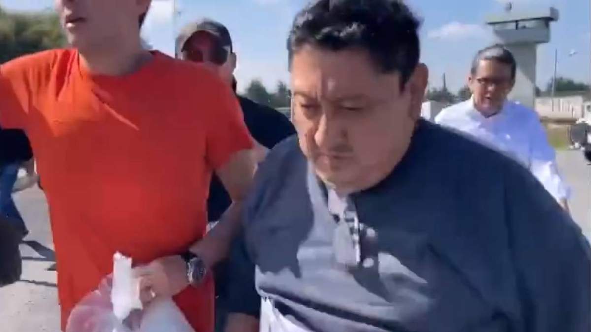 El fiscal de Morelos Uriel Carmona salió a tod prisa del penal del Altiplano