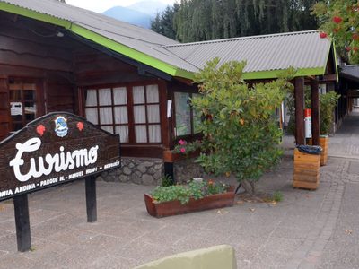 Una concejal de Villa La Angostura denunció la presunta venta de dólares en la oficina de Turismo