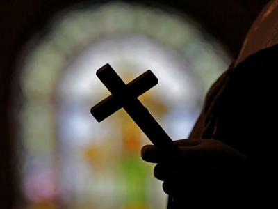 España aprueba extraditar a México a sacerdote acusado de abuso sexual en casa hogar de Jalisco