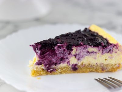 Cheesecake de arándanos: extra cremoso y con sabor a gloria, para comenzar la semana con una rica merienda
